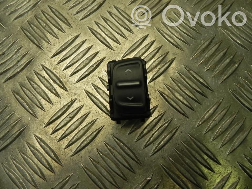 Dacia Sandero Electric window control switch 