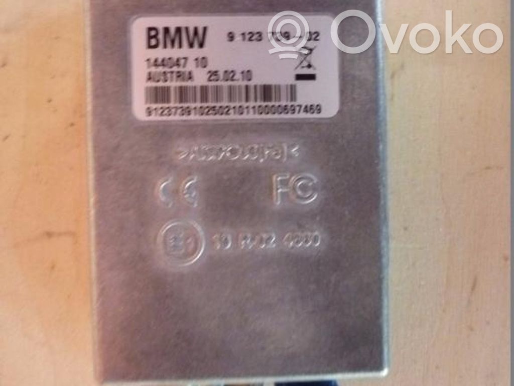 BMW 5 E60 E61 Aerial antenna amplifier 