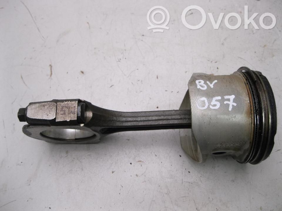 Renault Clio III Piston with connecting rod 