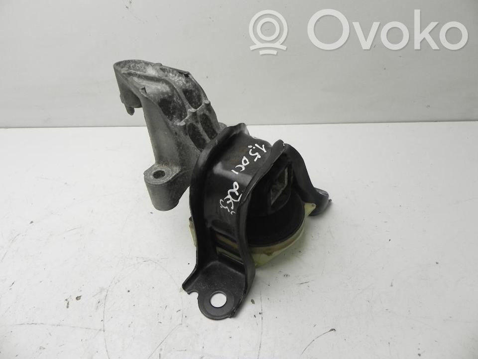 Renault Clio III Engine mount bracket 