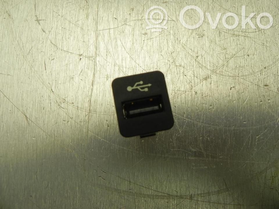 BMW 5 F10 F11 Euro pieslēguma magnetolos 