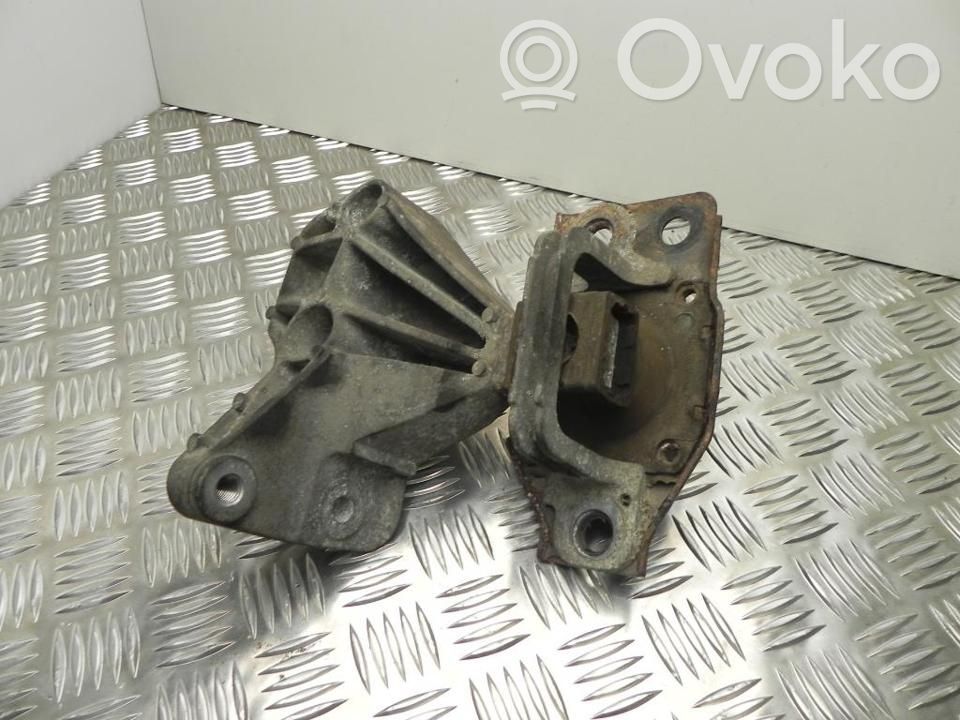 Nissan Qashqai+2 Wspornik / Mocowanie silnika 