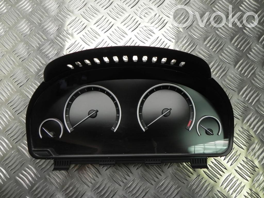 BMW 5 F10 F11 Spidometras (prietaisų skydelis) 