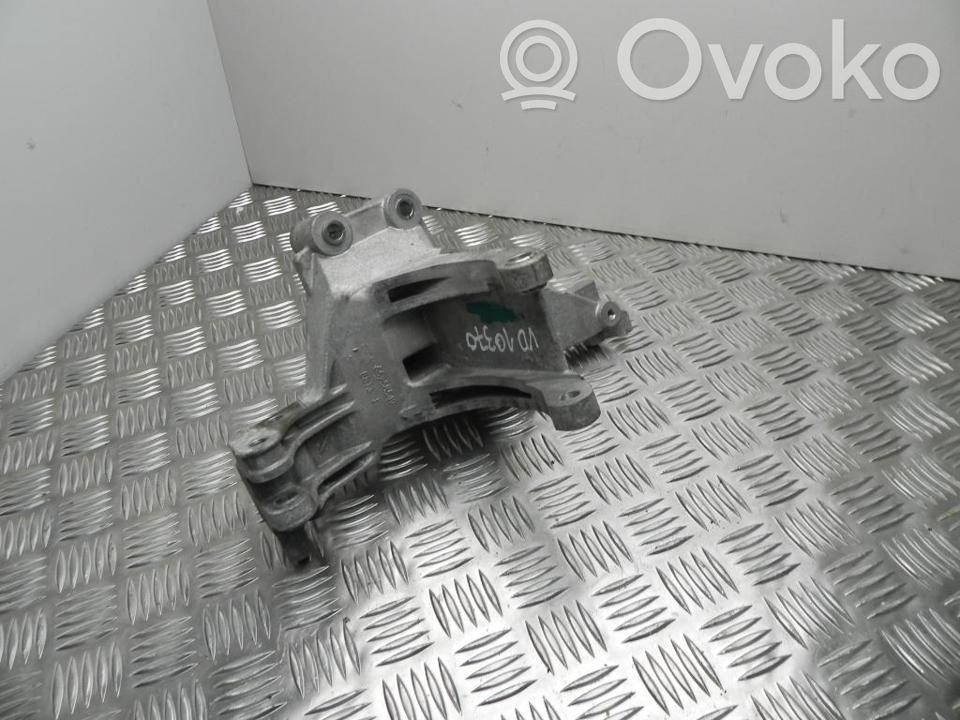 Fiat 500X Engine mounting bracket 