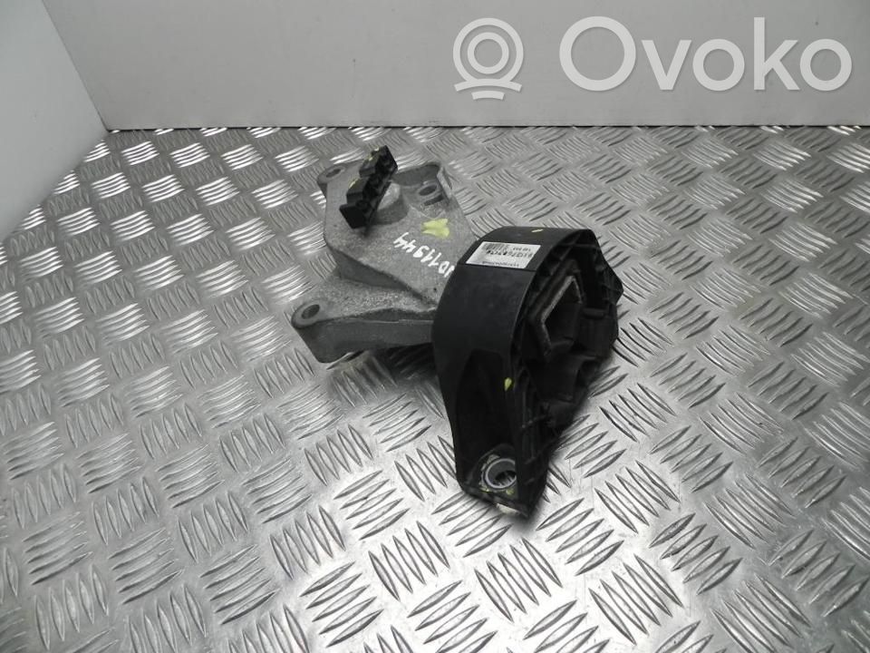 Dacia Sandero Engine mount bracket 