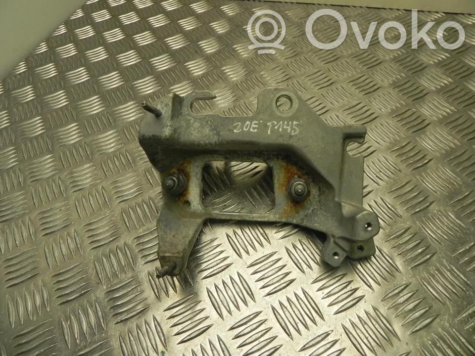 Renault Zoe Engine mounting bracket 