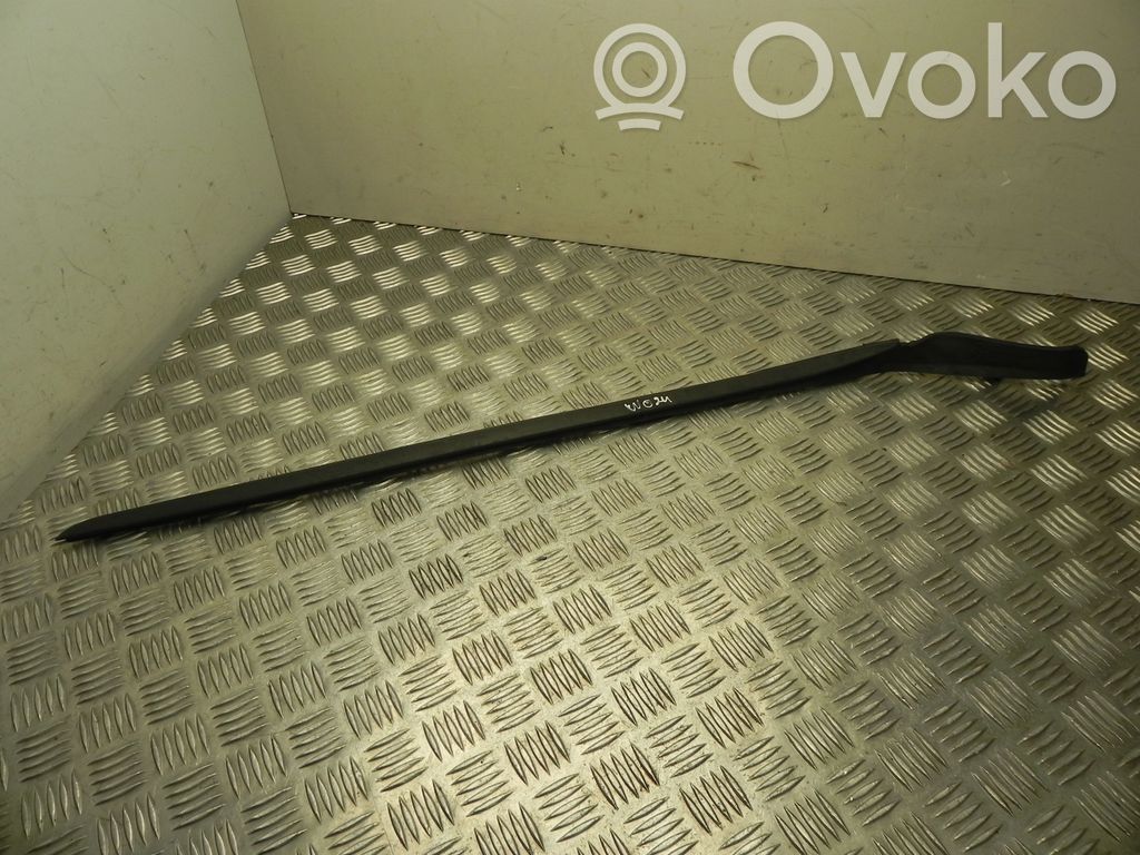 Volvo S90, V90 Katon muotolistan suoja 