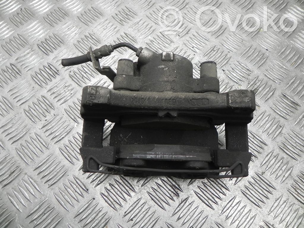 Etujarrusatula   8W06DH,VD24298