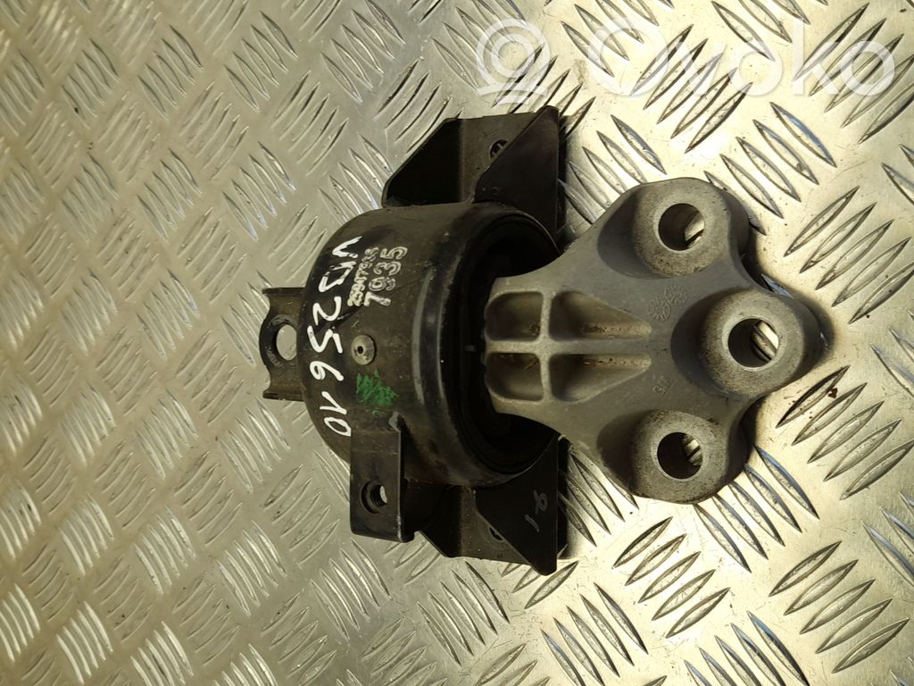 Opel Mokka X Engine mount bracket 