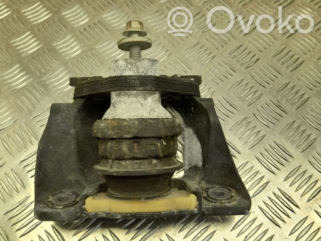 Volvo XC60 Engine mount bracket 