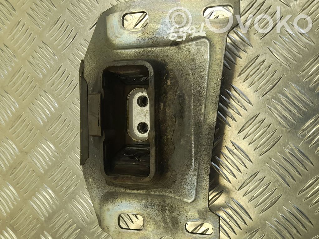 Citroen DS7 Crossback Engine mount bracket 