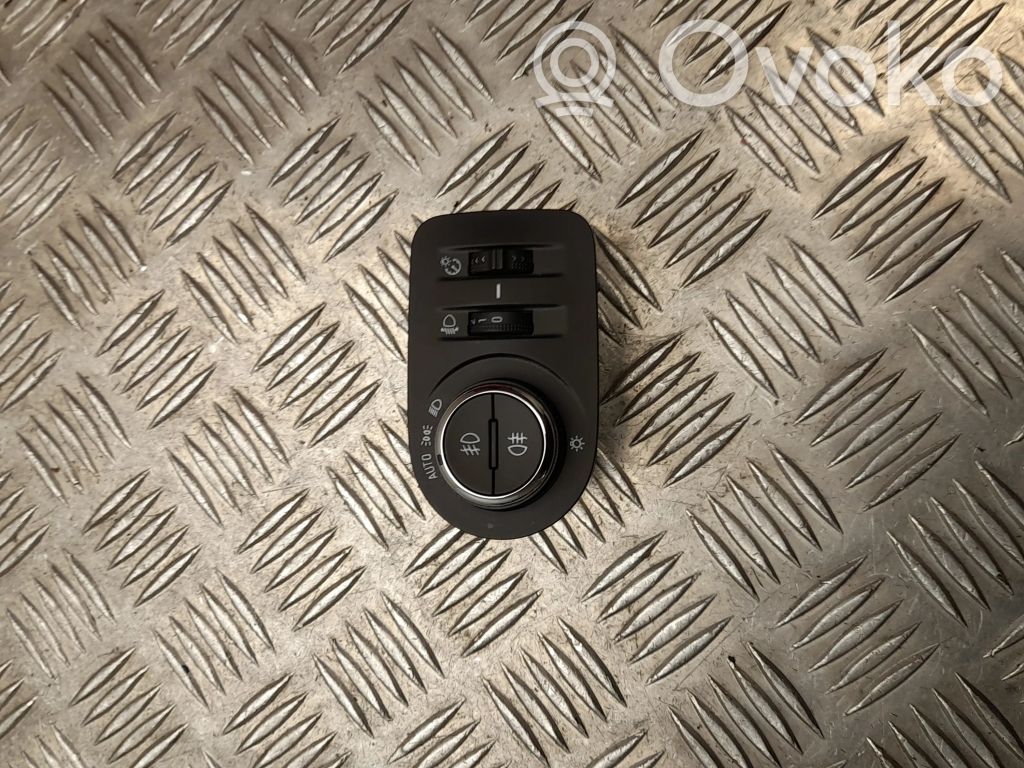 Opel Combo E Light switch 
