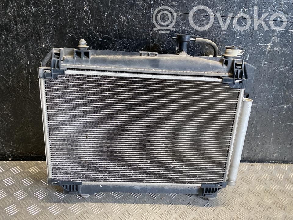 Toyota Verso-S Chłodnica 