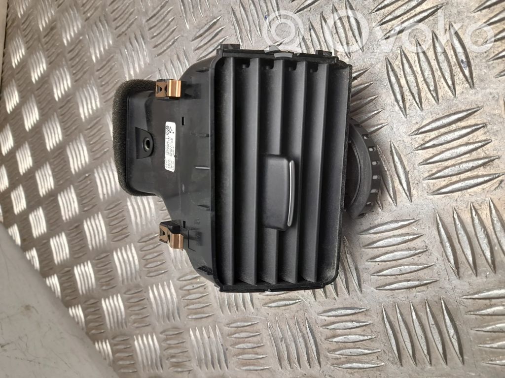 Volkswagen Touareg II Griglia di ventilazione posteriore 