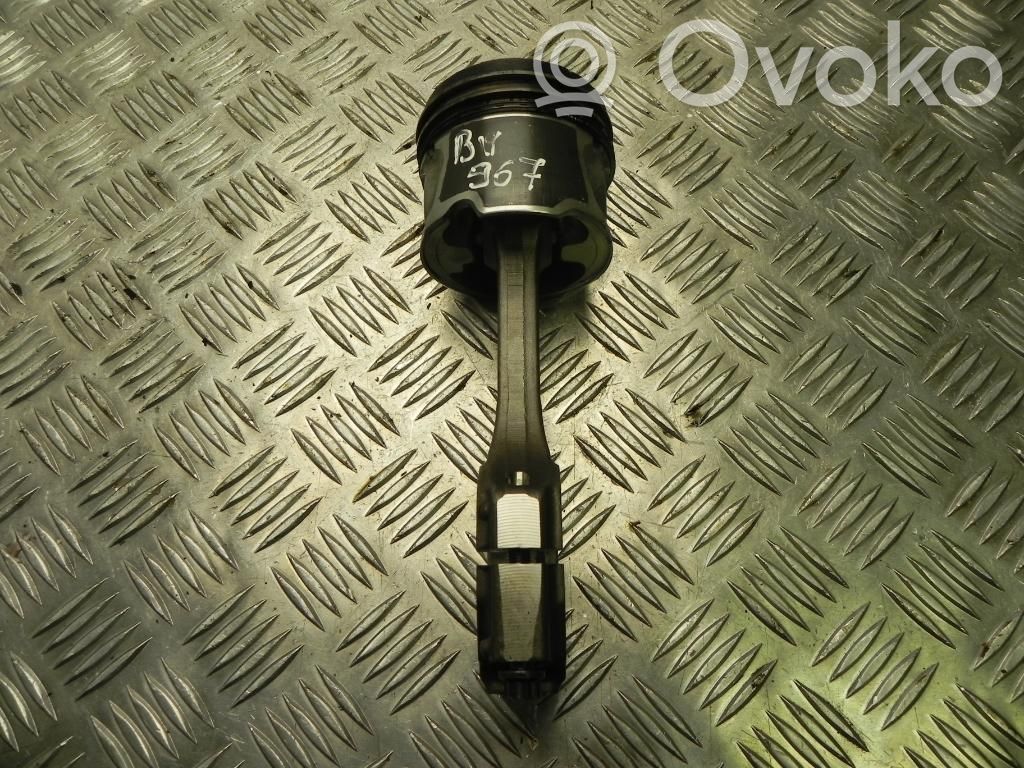 Chevrolet Cruze Piston with connecting rod 