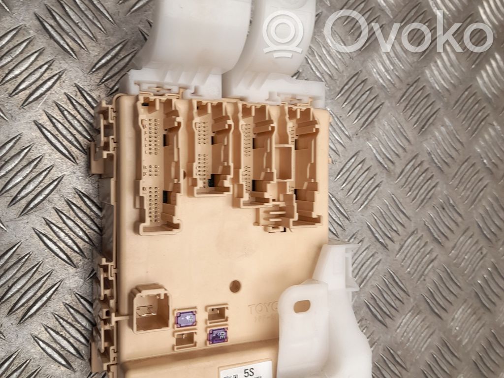 Toyota Auris E180 Set scatola dei fusibili 