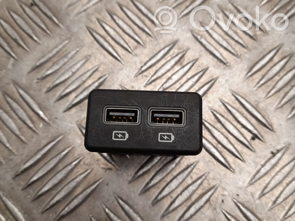 Peugeot 508 II USB-pistokeliitin 