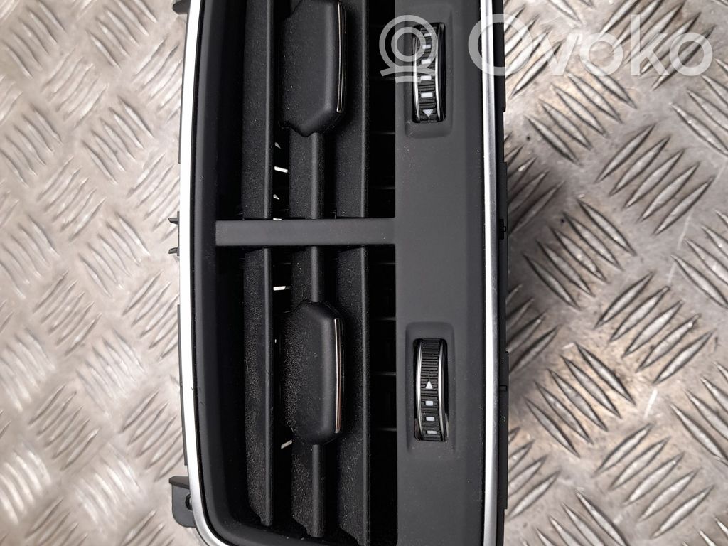 Audi Q8 e-tron Rejilla de ventilación central del panel 