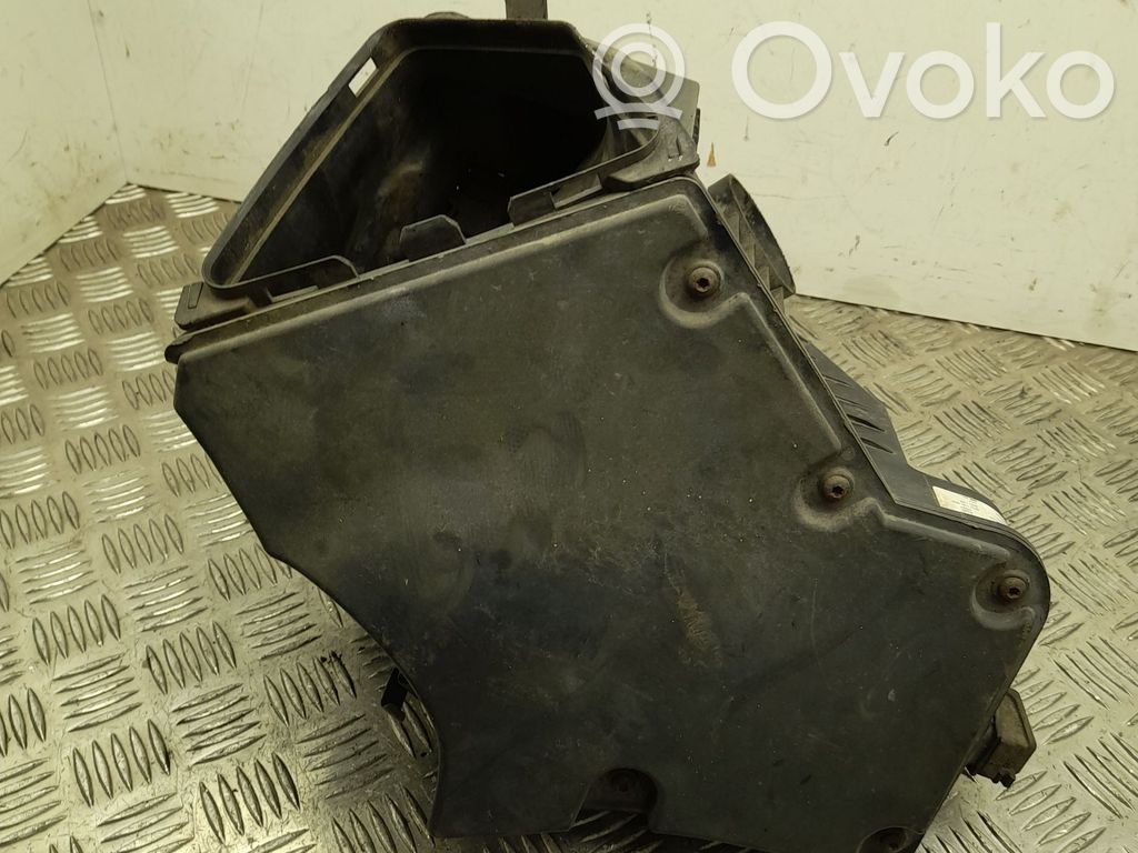 Audi A4 S4 B8 8K Obudowa filtra powietrza 