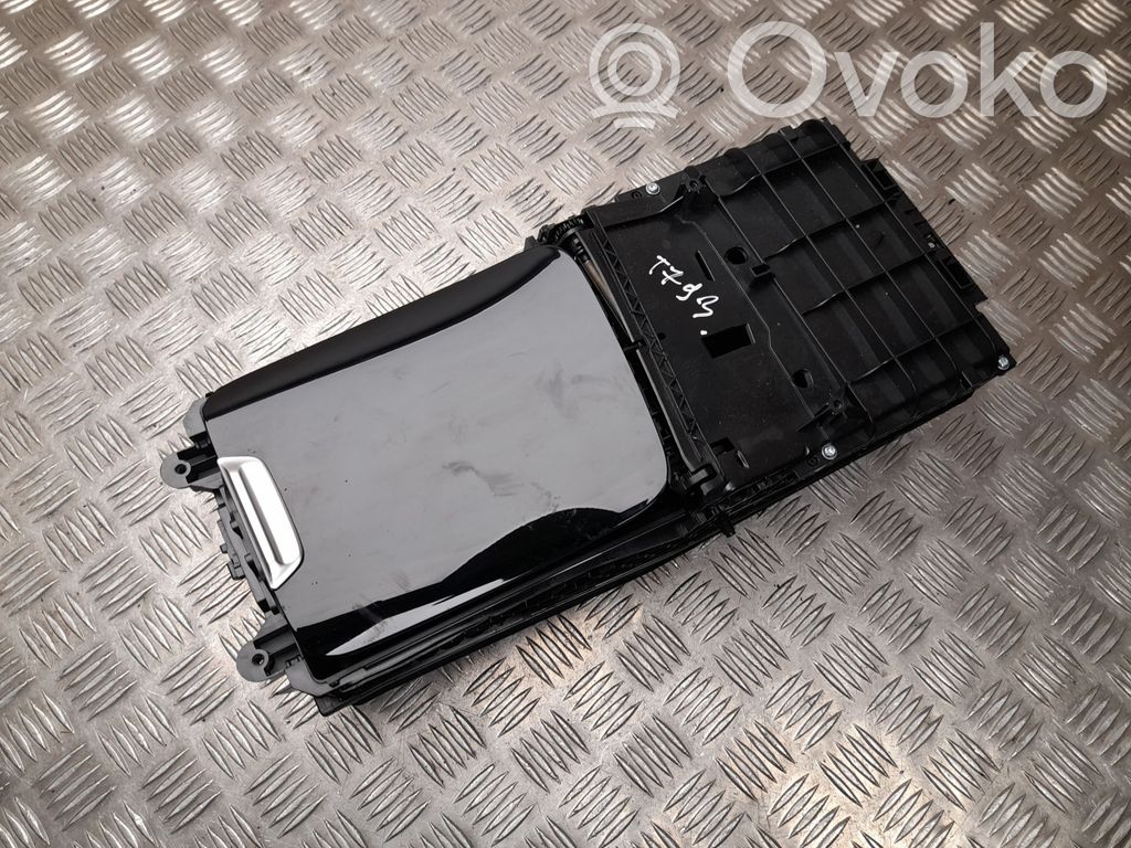 Mercedes-Benz C W206 Center console 