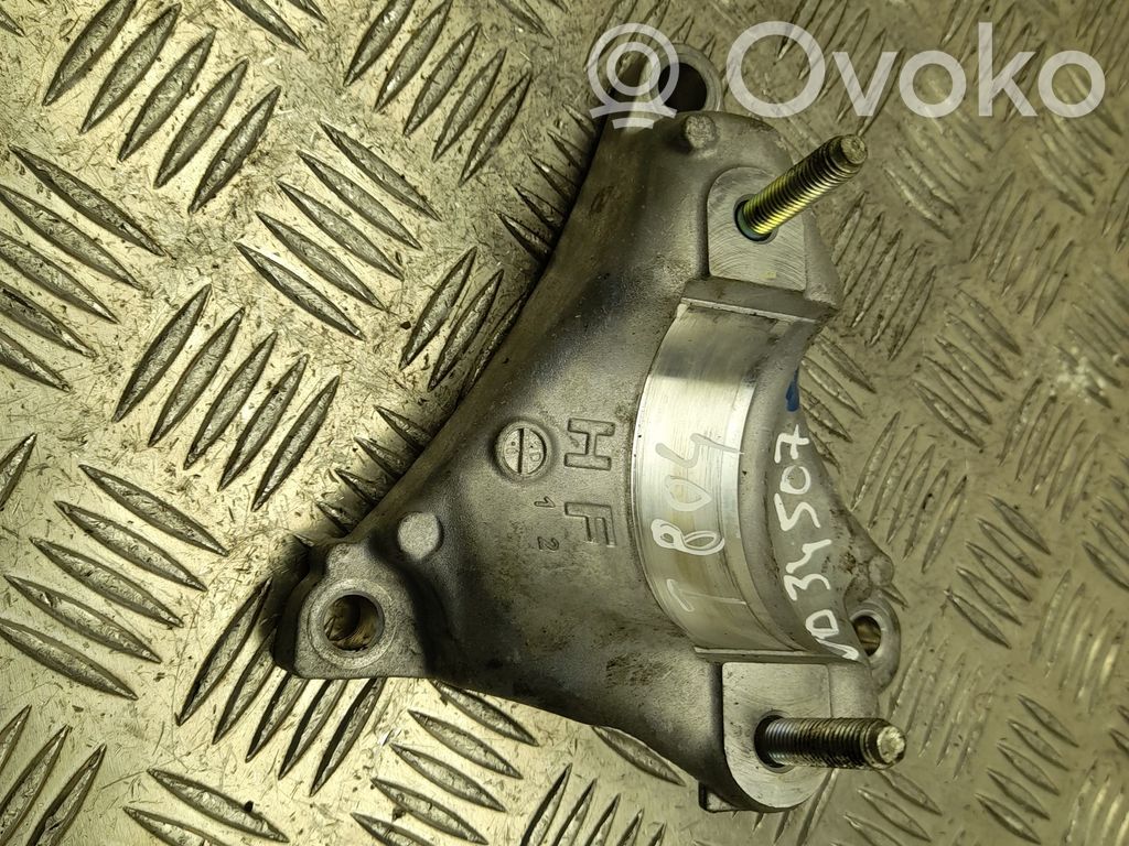 Engine mounting bracket   220610,VD34507