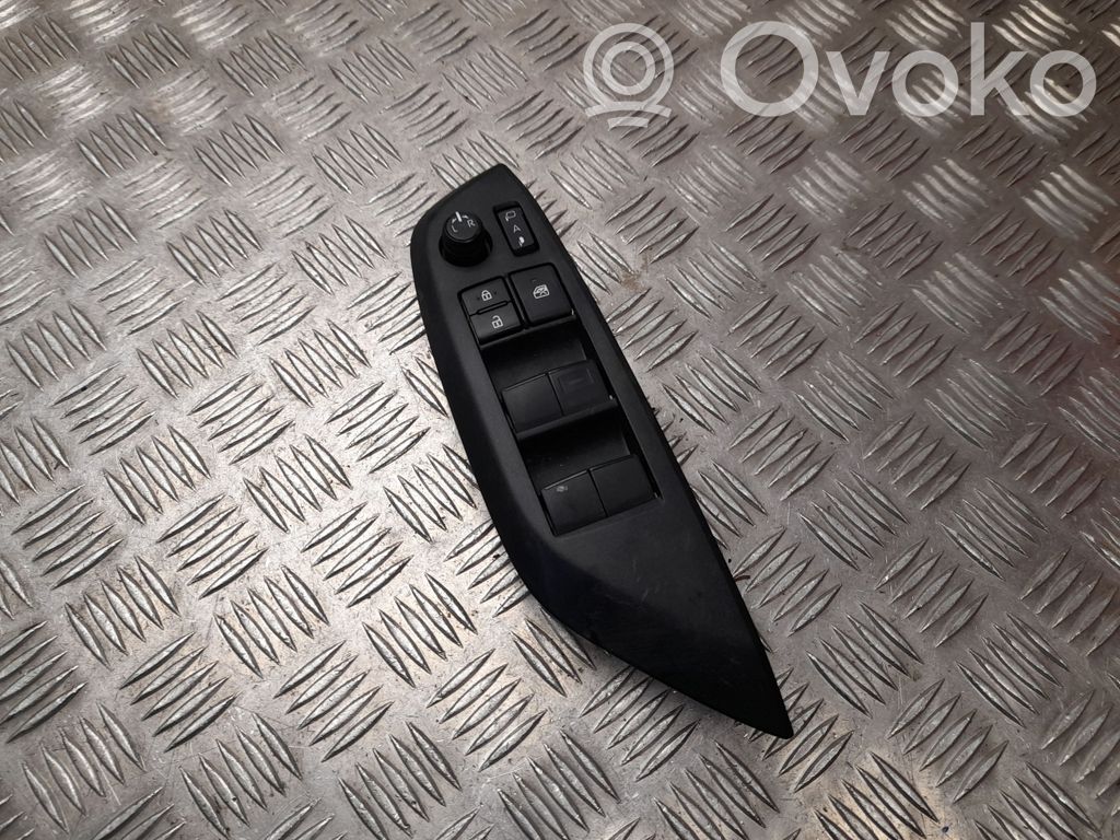 Toyota Yaris Cross Przyciski szyb 