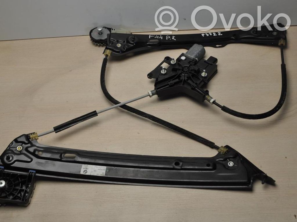 BMW 2 F44 Elektryczny podnośnik szyby drzwi przednich 