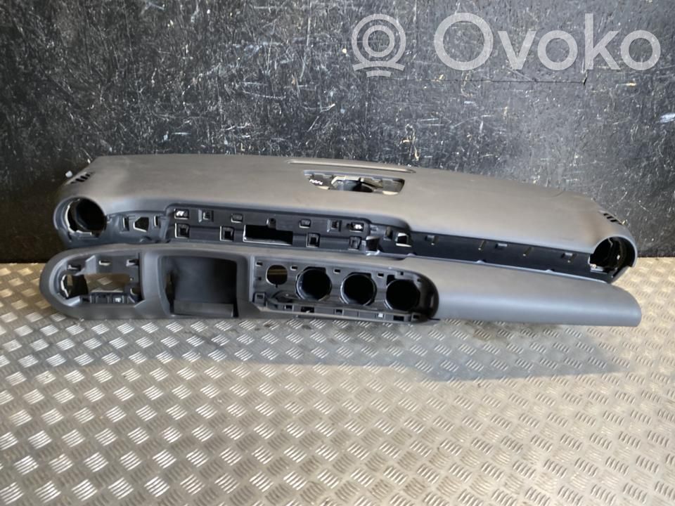 Mercedes-Benz A W177 Panel de instrumentos 