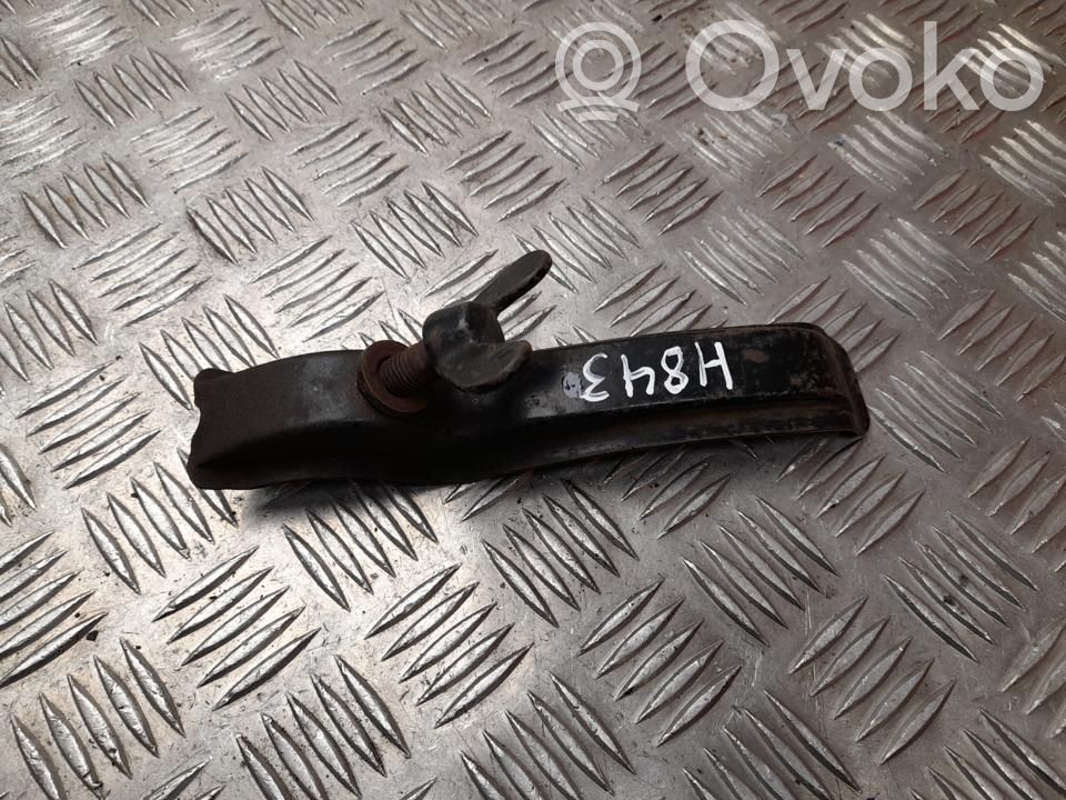 Mercedes-Benz 190 230 W110 W111 Engine mounting bracket 