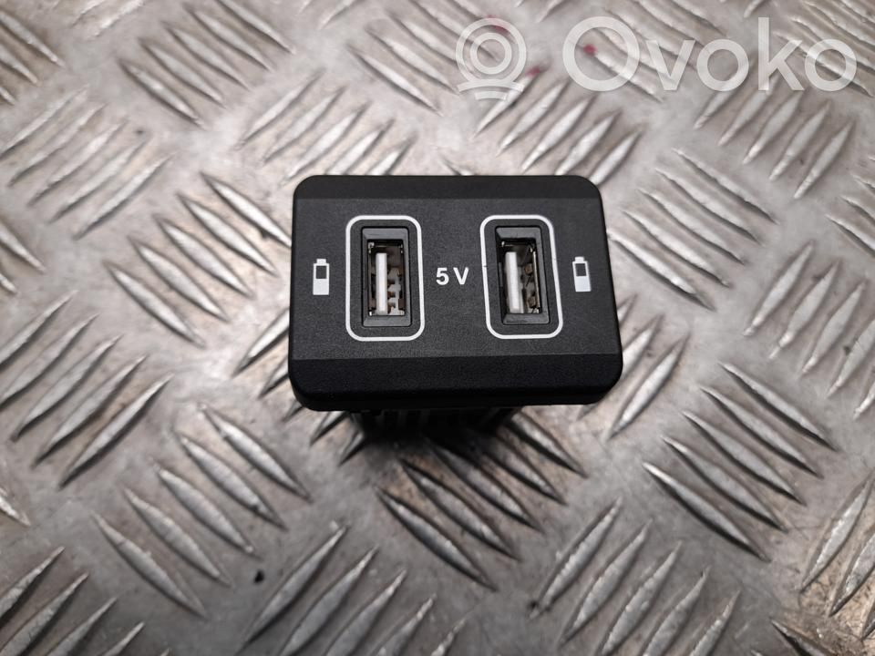 Enchufe conector USB   A2138207701,H4861