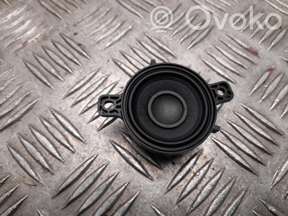 Tesla Model Y Altavoz de alta frecuencia en la puerta delantera 