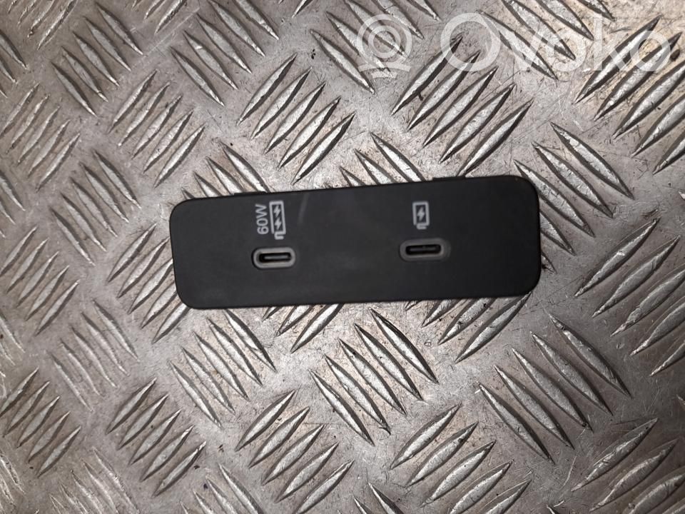 USB-pistokeliitin   8894220568BA0,H4392