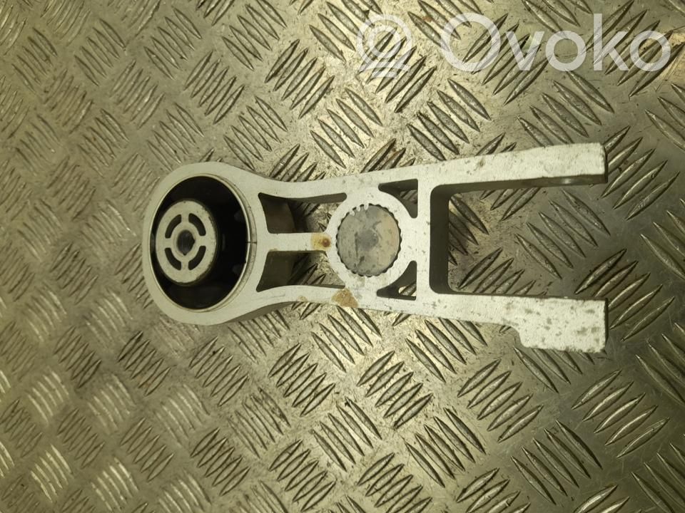 Opel Astra L Moottorin kiinnikekorvake 
