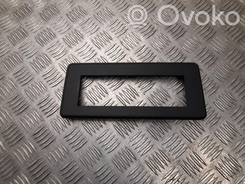 Konsola środkowa / Radio / GPS   280469467R,H3745