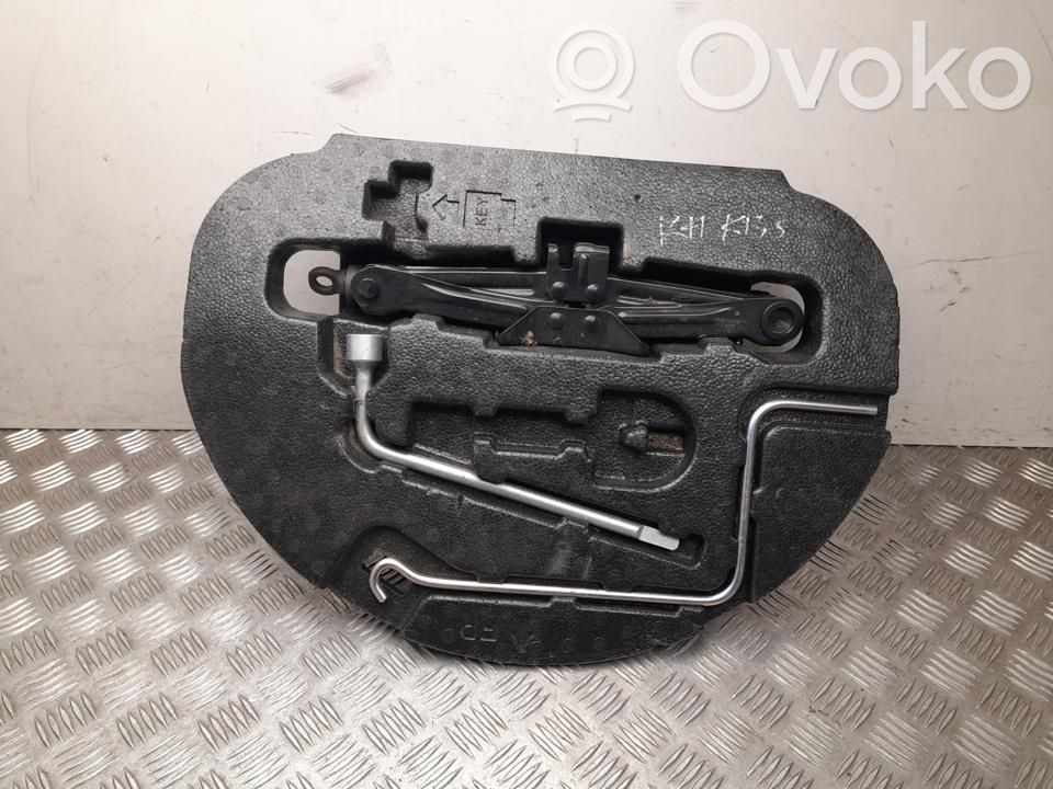 Toyota Prius+ (ZVW40) Instrumentu kaste 