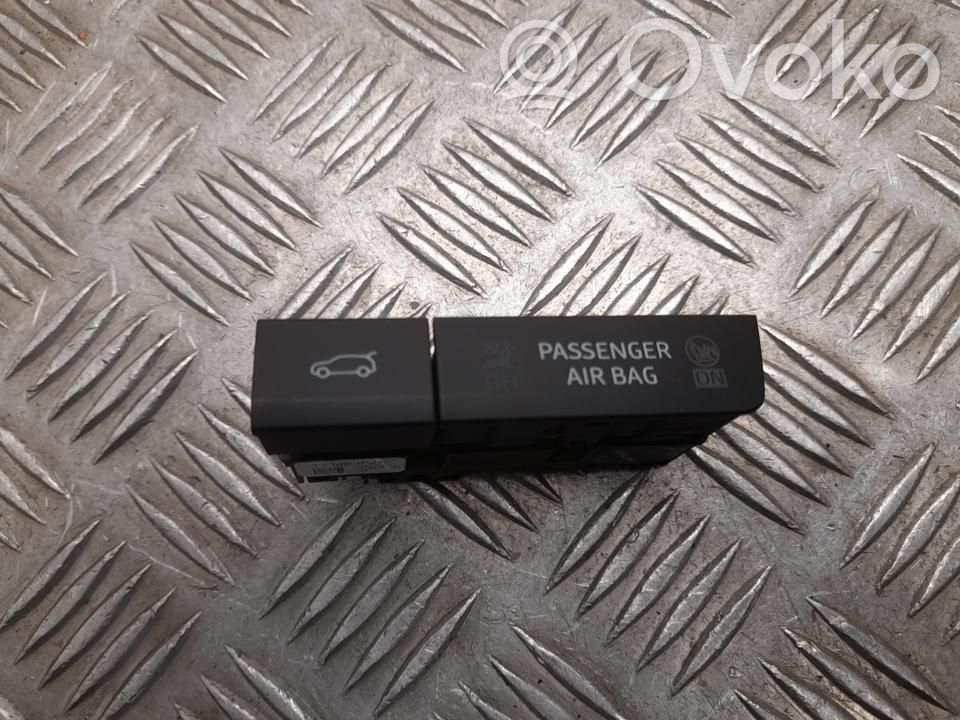 Seat Ateca Tailgate opening switch 