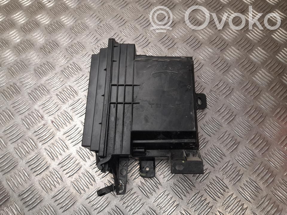 Tesla Model X Saugiklių dėžė (komplektas) 