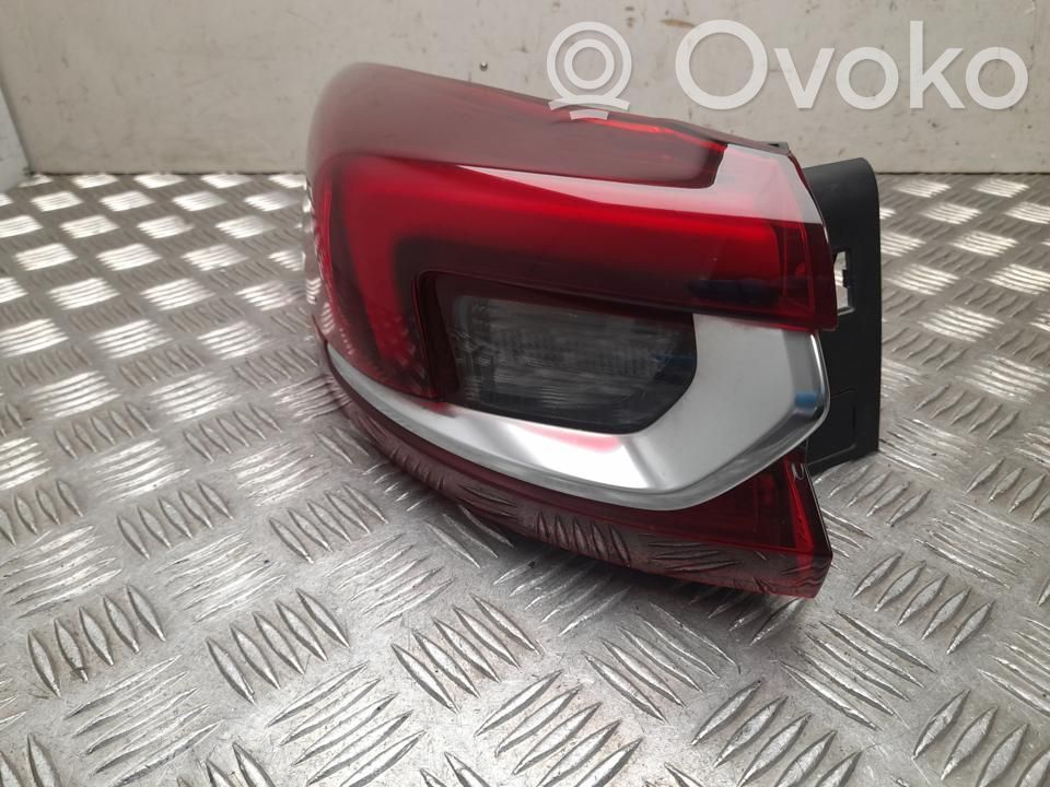 Opel Insignia B Aizmugurējais lukturis virsbūvē 