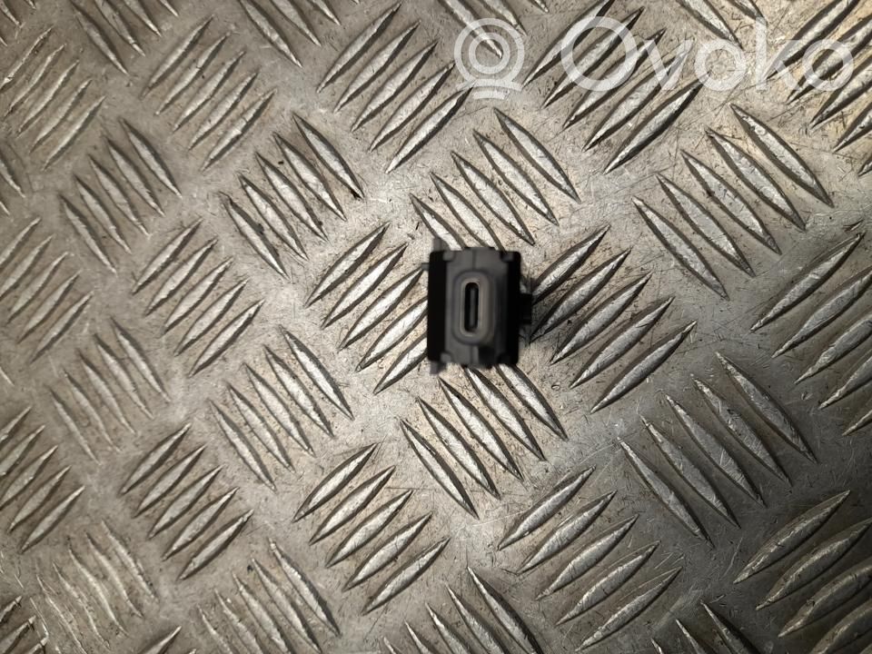 Toyota C-HR II Enchufe conector USB 