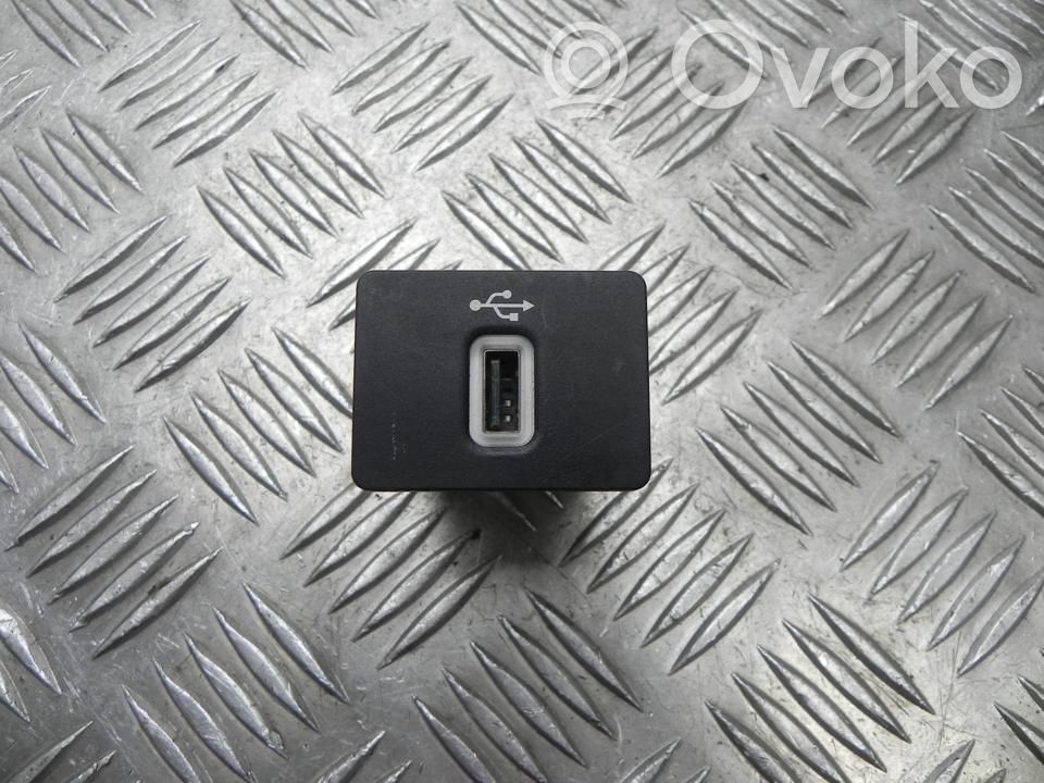 Ford Transit Custom AUX in-socket connector 