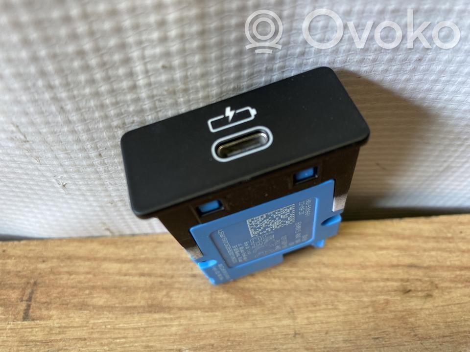 BMW iX3 G08 USB socket connector 
