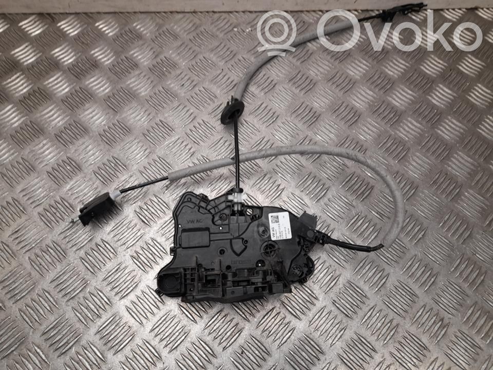 Volkswagen Taigo Priekšpusē slēdzene 