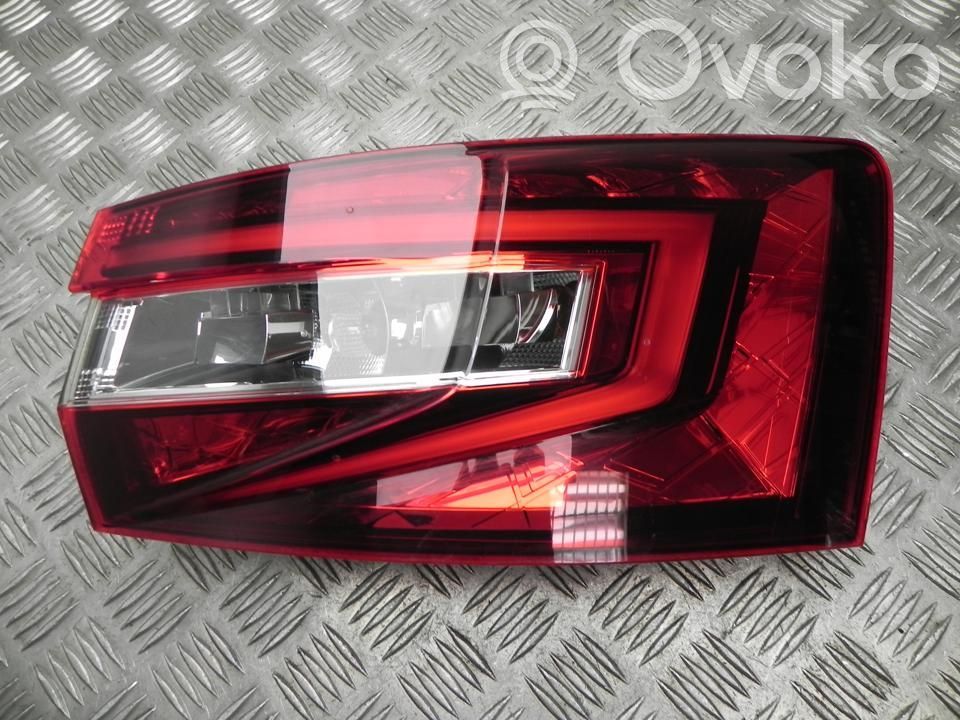 Skoda Superb B8 (3V) Luz trasera/de freno 