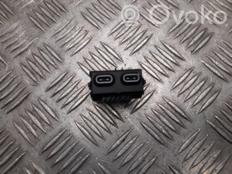 BMW 5 G60 G61 Разъем USB 