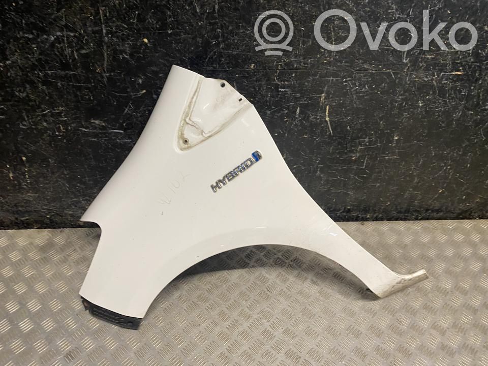 Toyota Yaris Błotnik przedni 