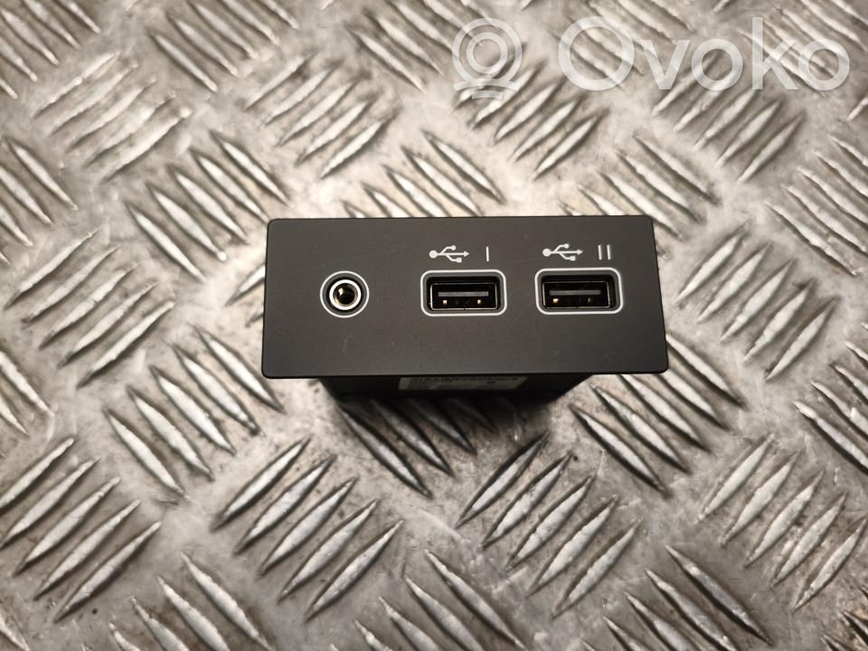 Renault Clio V Enchufe conector entrada auxiliar 