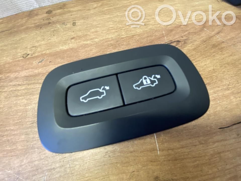 Volvo S90, V90 Interruptor para abrir la puerta trasera