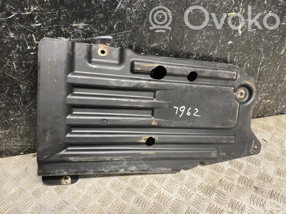 Jeep Grand Cherokee Osłona dolna zbiornika paliwa 