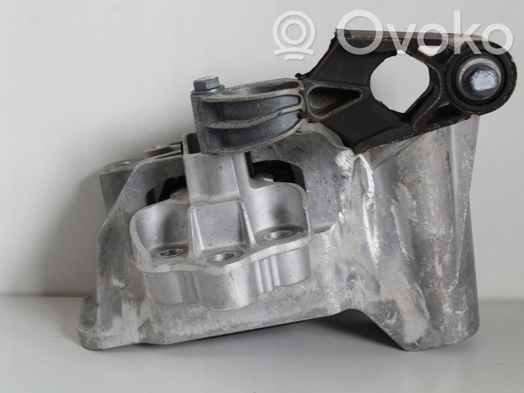 Ford Focus Engine mount vacuum valve 