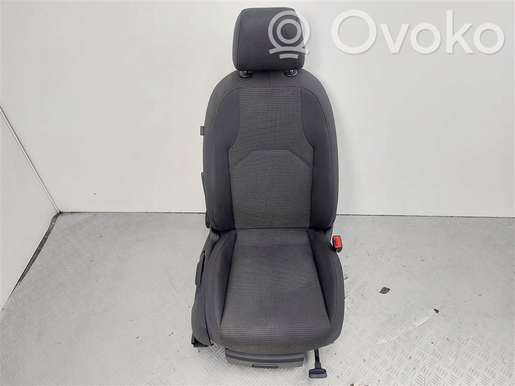 Seat Leon (5F) Etumatkustajan istuin 